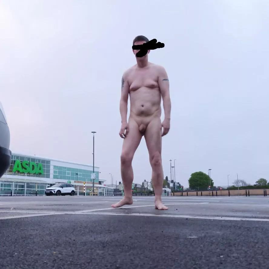 Love being nude posted by weenicok