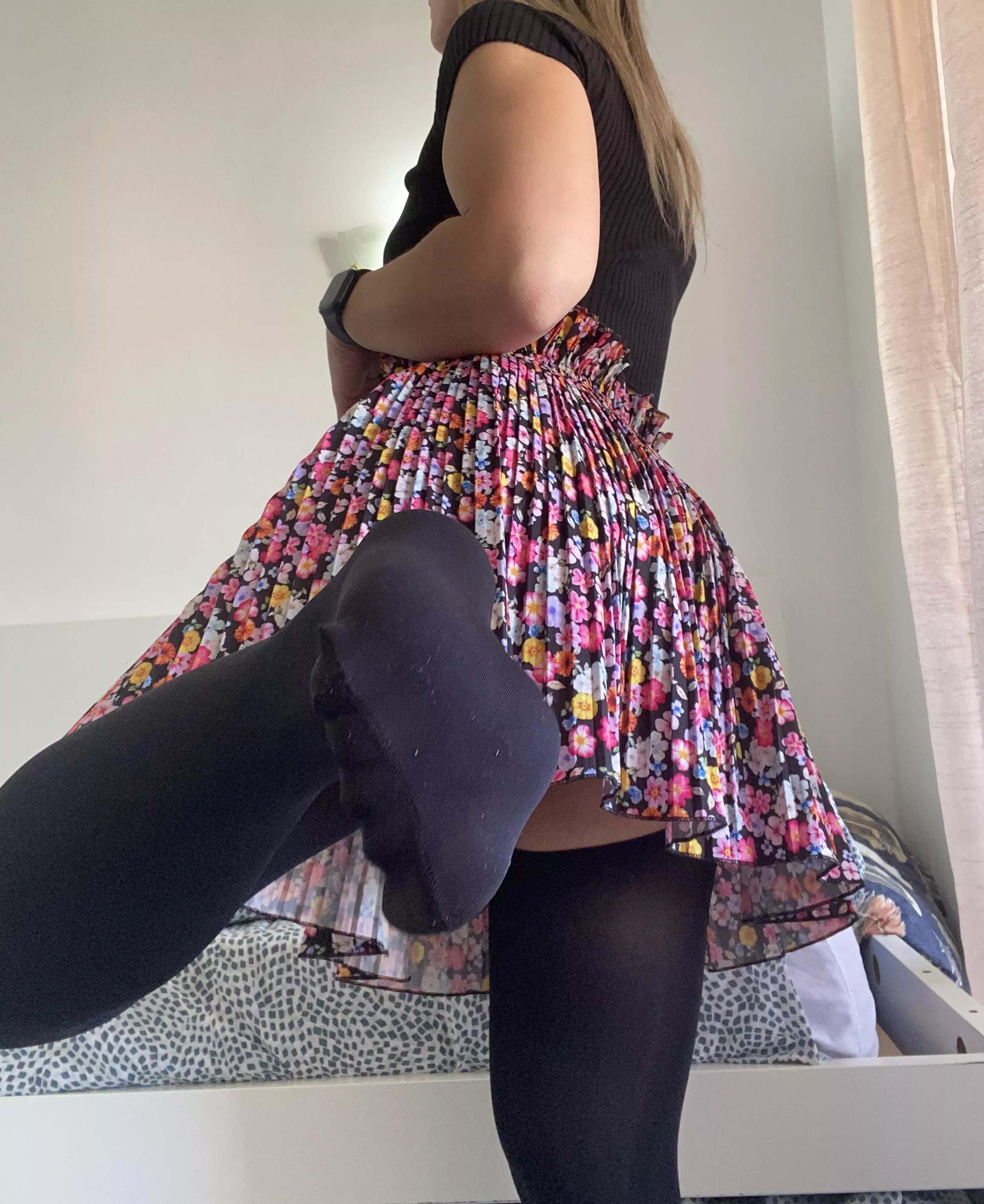 Mini flower skirt posted by NatyBond_OF