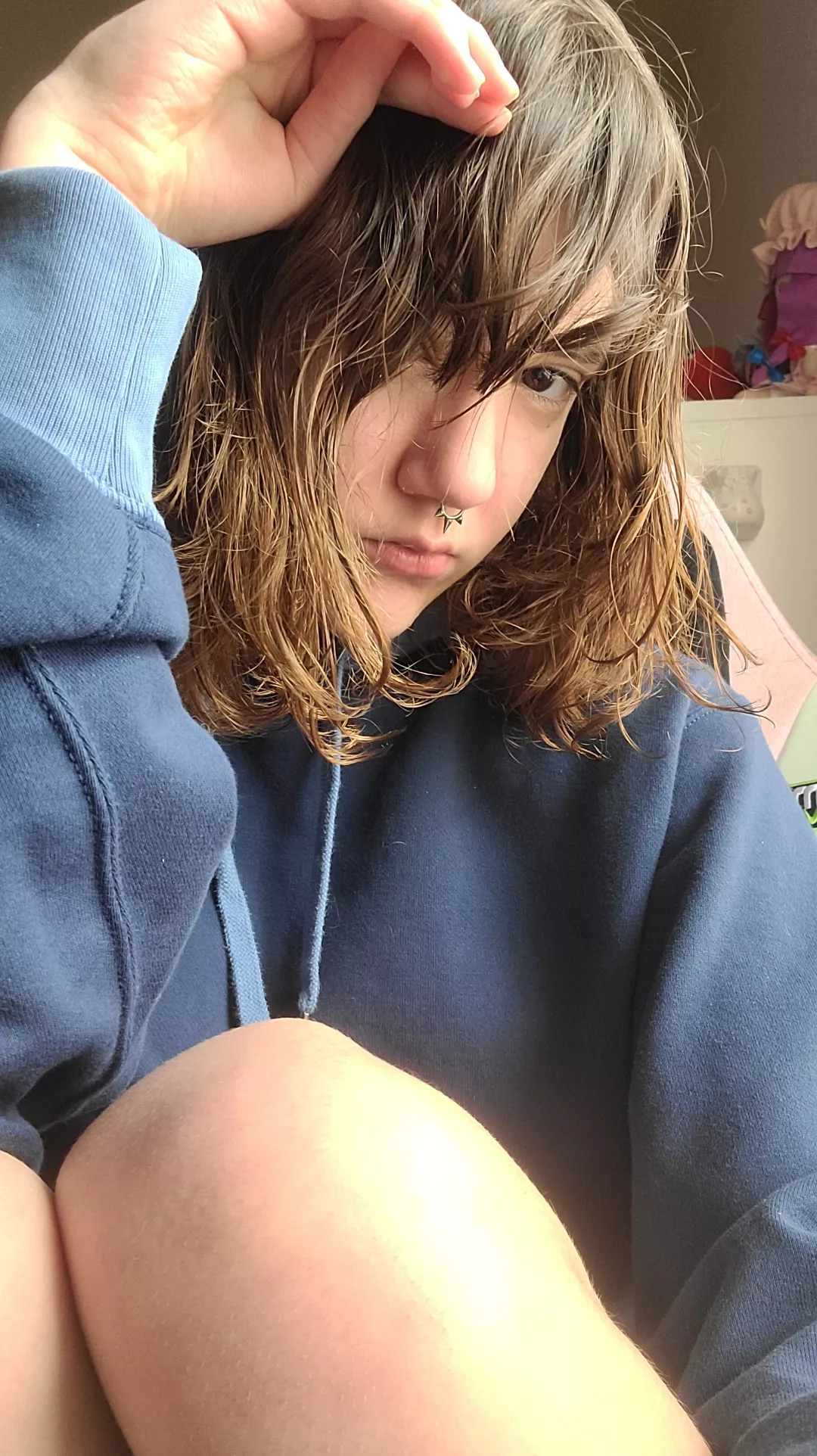 My hair's a mess but hey, it's gotten longer  posted by kaleinyoscope