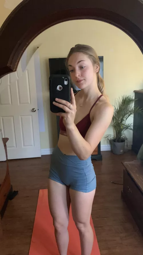 My legs would look good around your neck by Eloise_ML