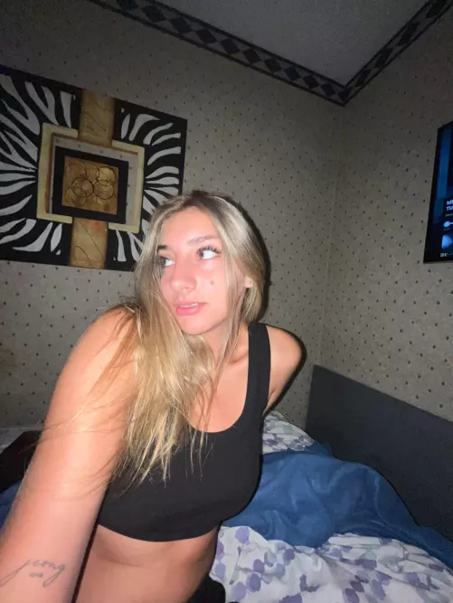 Tell me does my 18yo body in this get you hard by haimelbismao