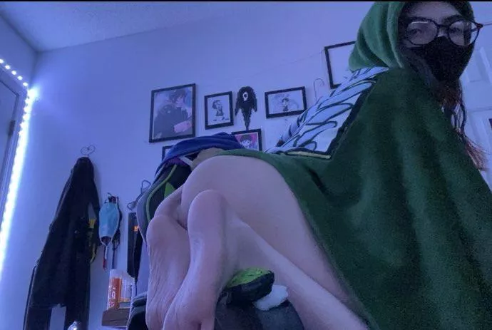 The rogue in your party is only wearing a cloak~ posted by honiepac