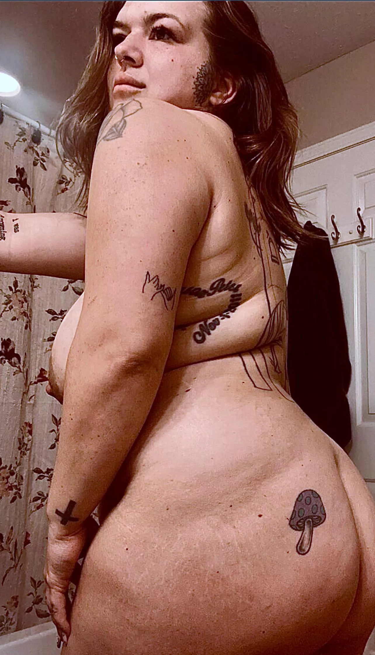 Titties & nipples so big you see them from the side 🤤 posted by massivenaturaltits