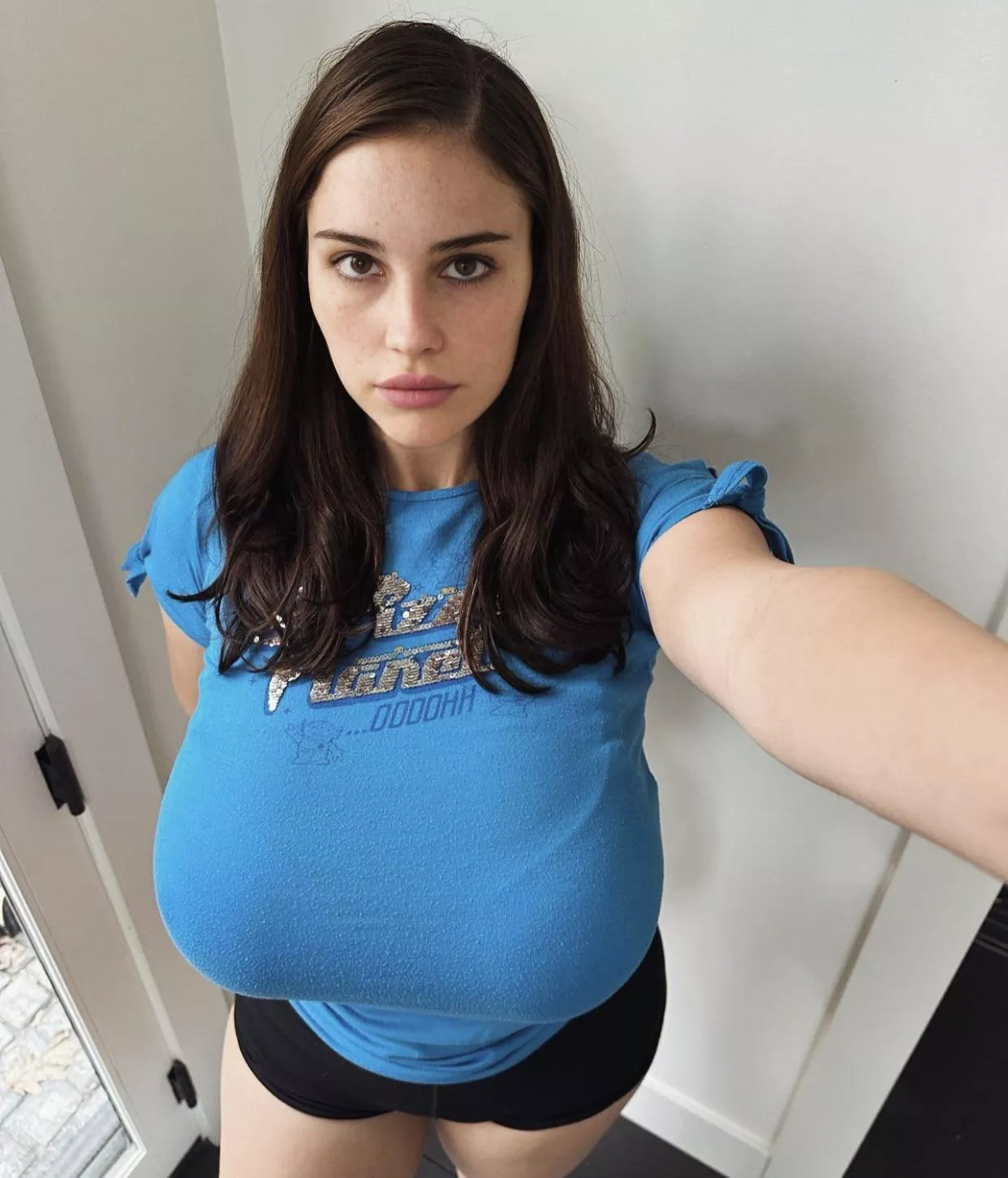 Too Busty to Hide posted by DiamondStalker