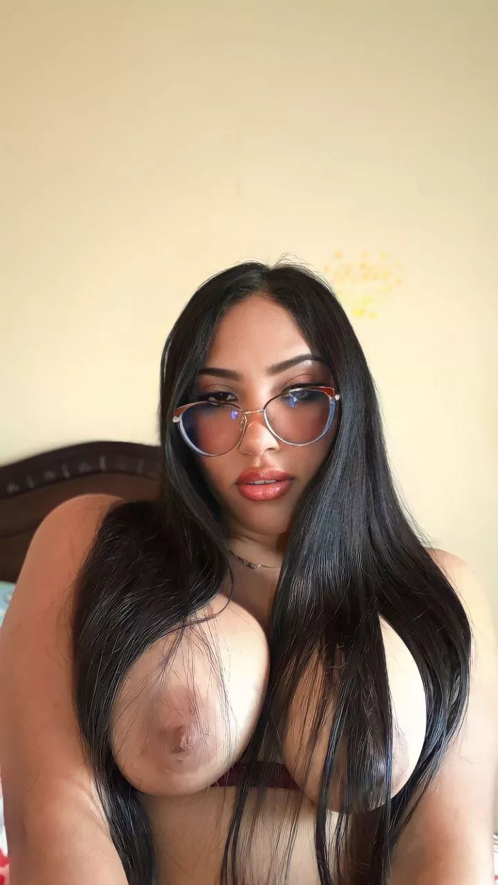 100% natural and heavy mom boobs posted by BrilliantHistory3112