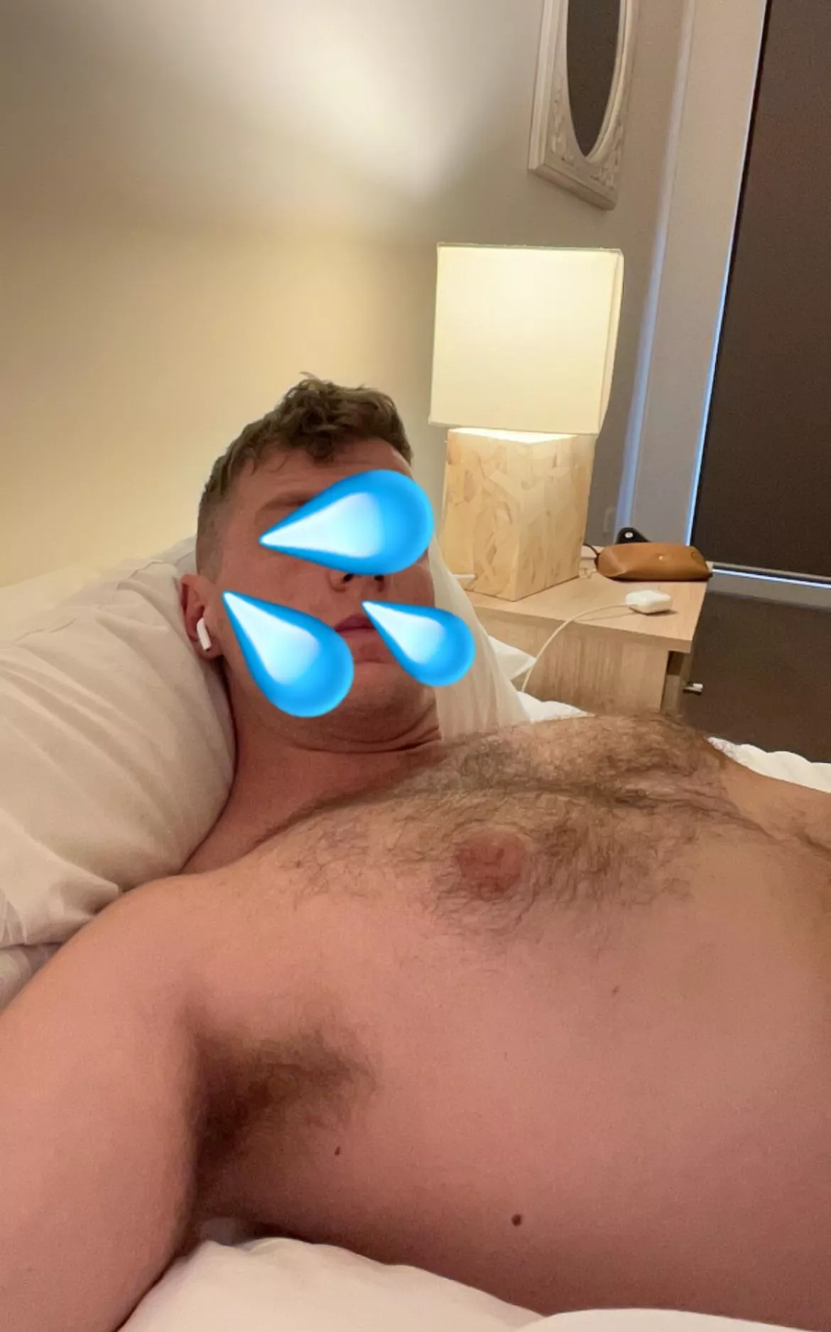 25 masculine Australian bi rugby player. Just finished training. Hmu to jerk. Sc: jake_bro000 posted by Same_Helicopter_7444