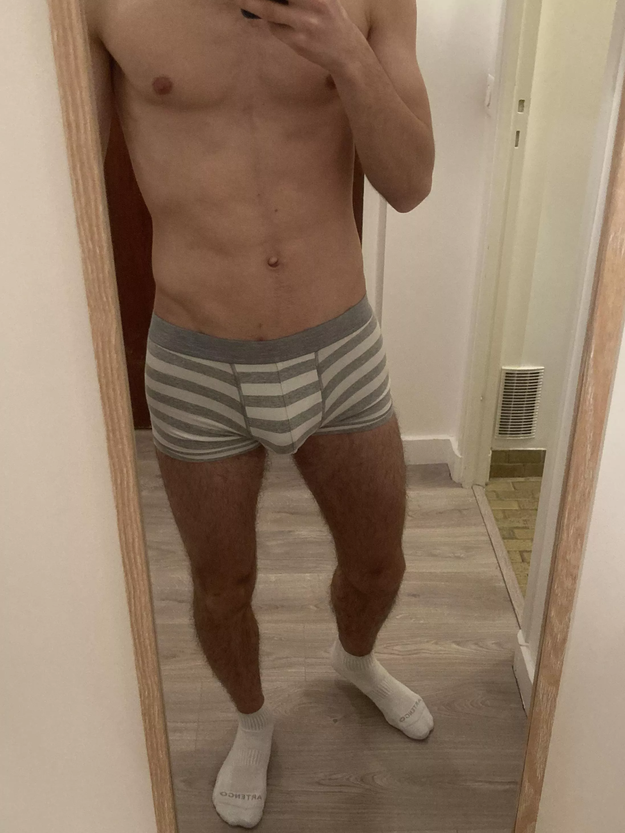 28 slim/fit and hung dm for snap posted by SnooDogs1208