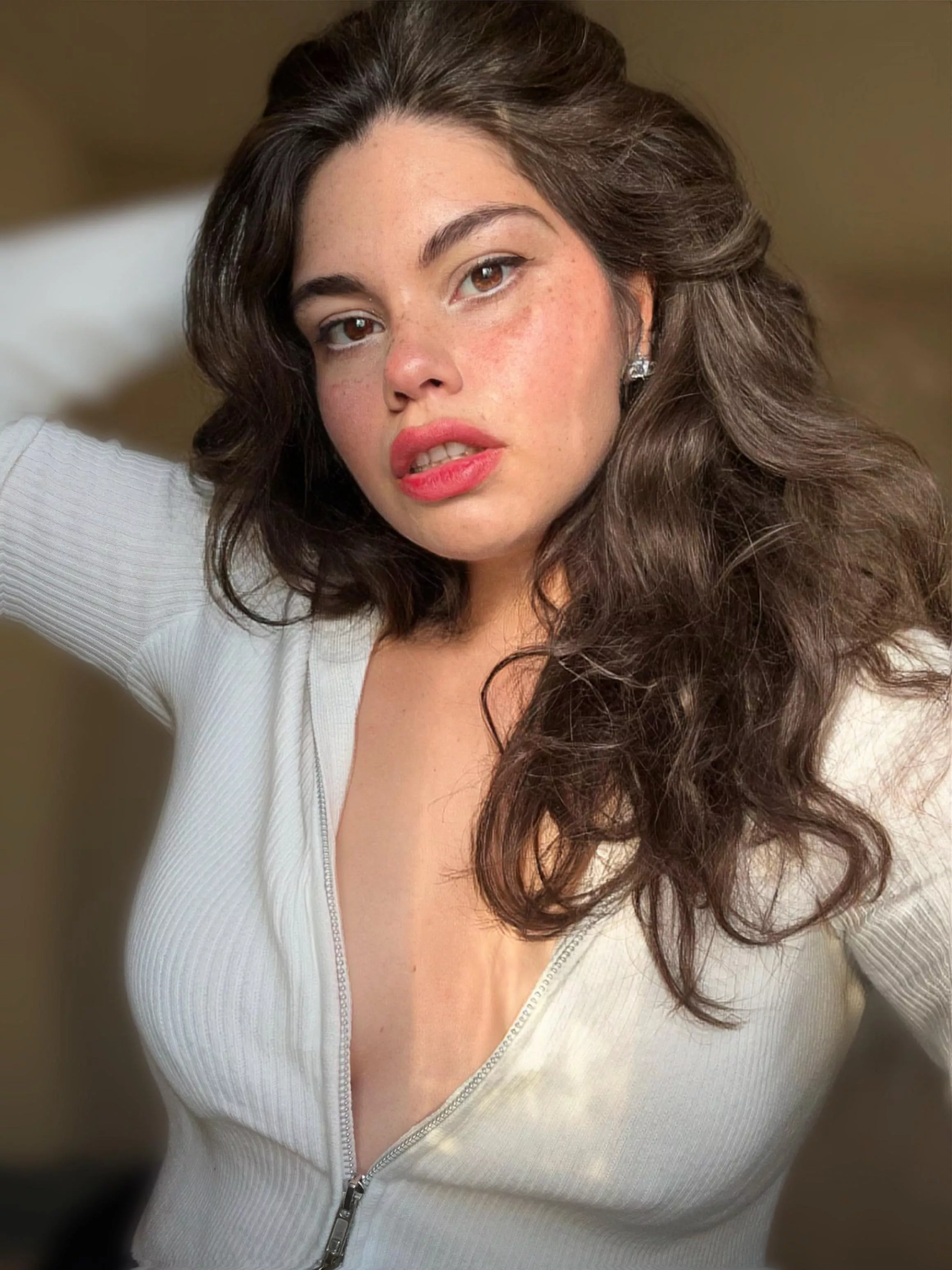 A red lip makes me feel classy  posted by mollyzedolly