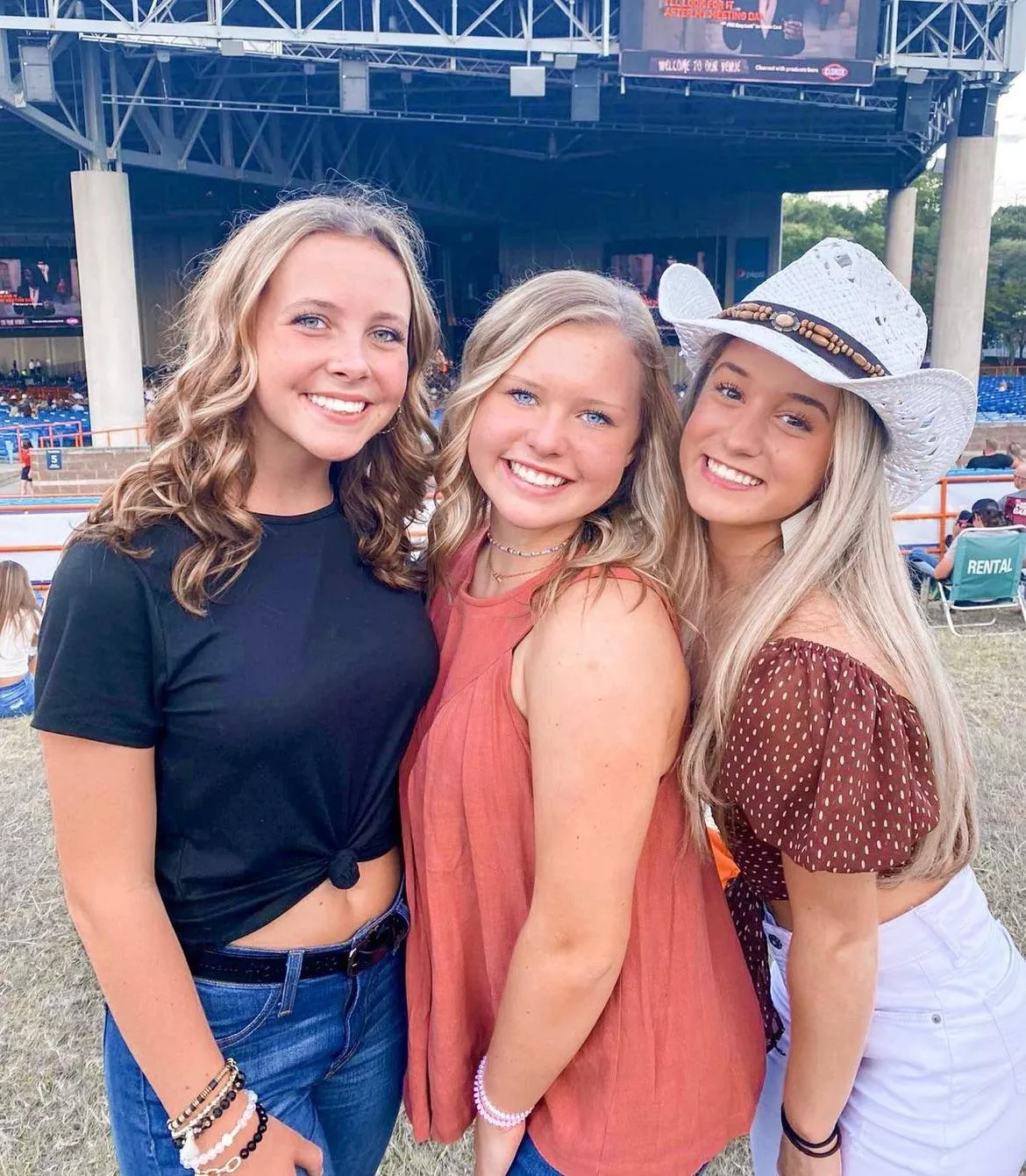 Cuties posted by girlie2004