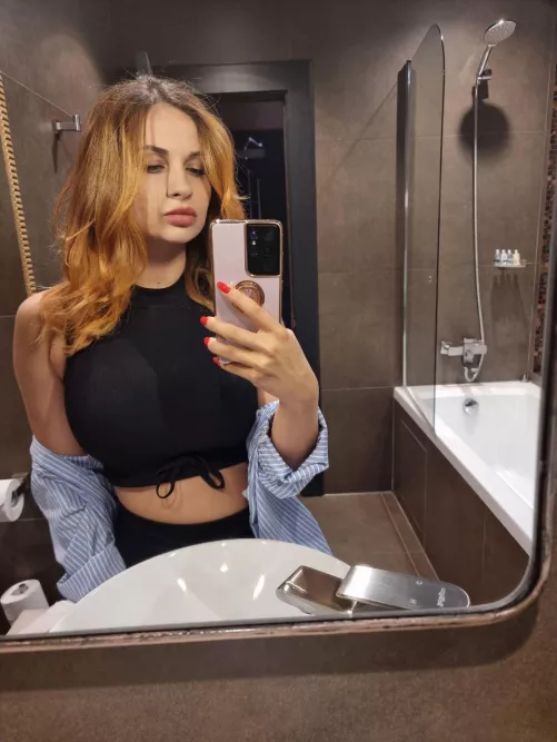 Do you want to get a selfie from me? by PetiteKelliLove