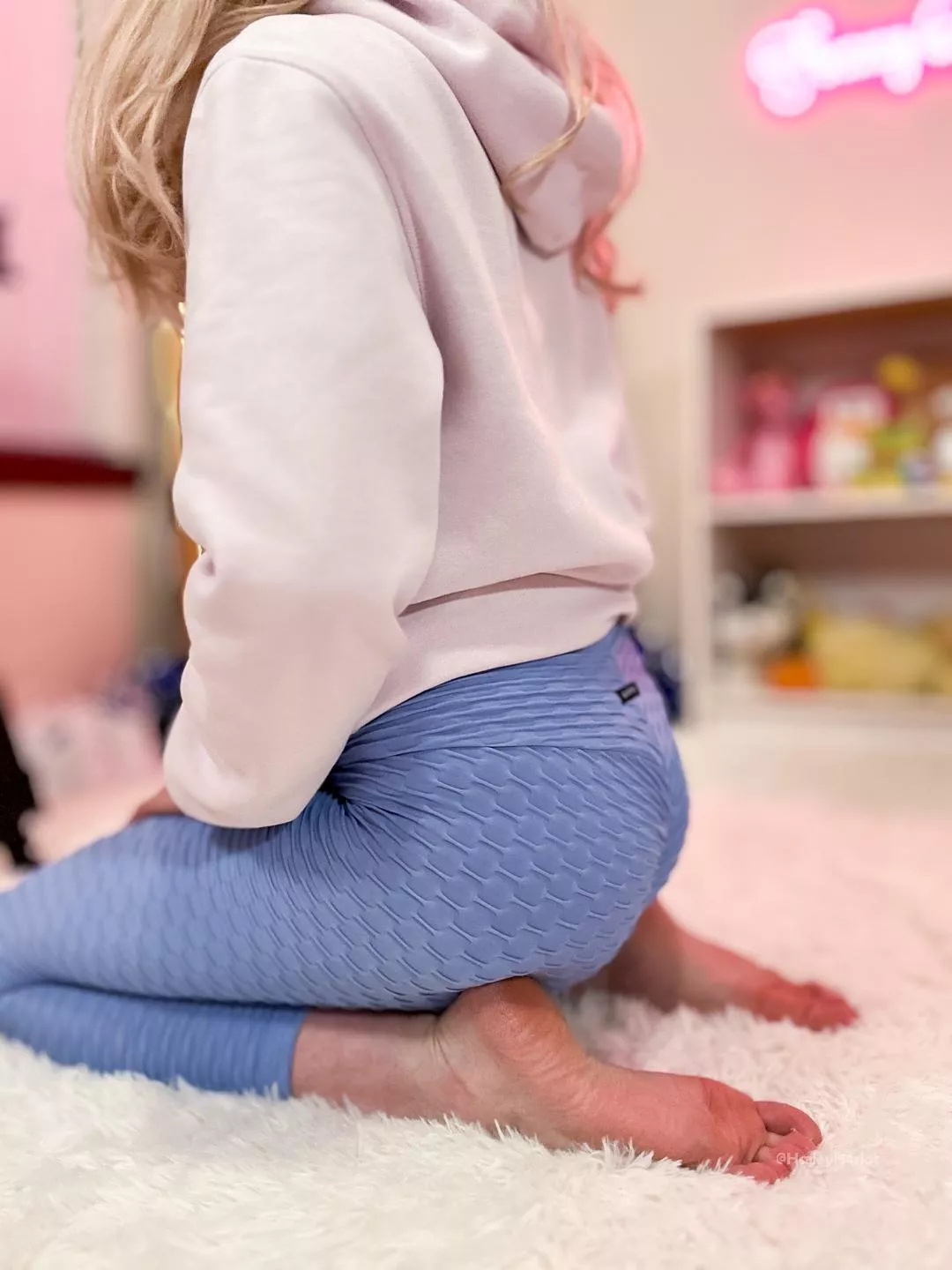 Feet or Booty? posted by HaileyH4rlot