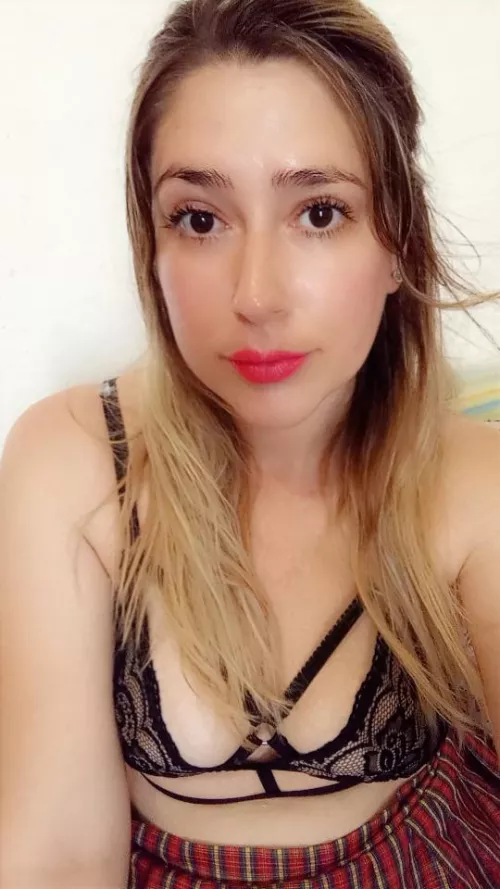 Hi 😁 by lulymoont