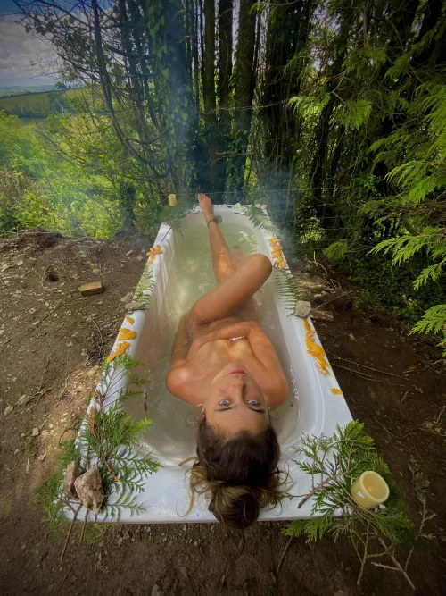 Hot tub in my garden 🥰 by lolasrosebud