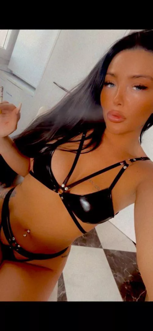 How’s your Saturday night? Better now seeing my perfect smoking? by chelsieminx