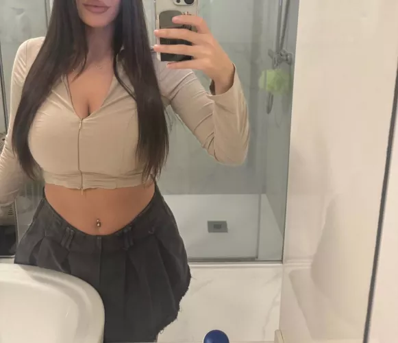 I filled this crop top nice and busty tight by sex-addicted-queen