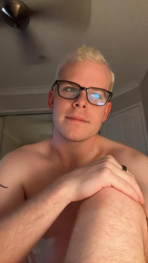 I hope all you cute boys are having a good weekend😙 by Ok_Purpose7373