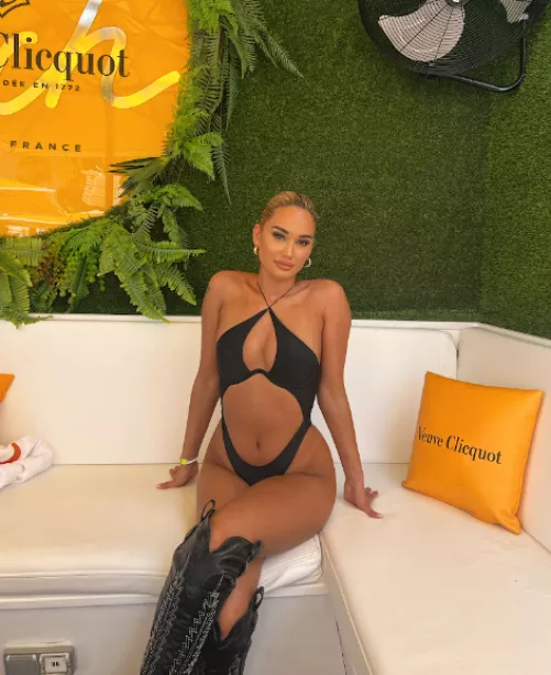 Let's party and do body shots with me by WorldlinessOk7796