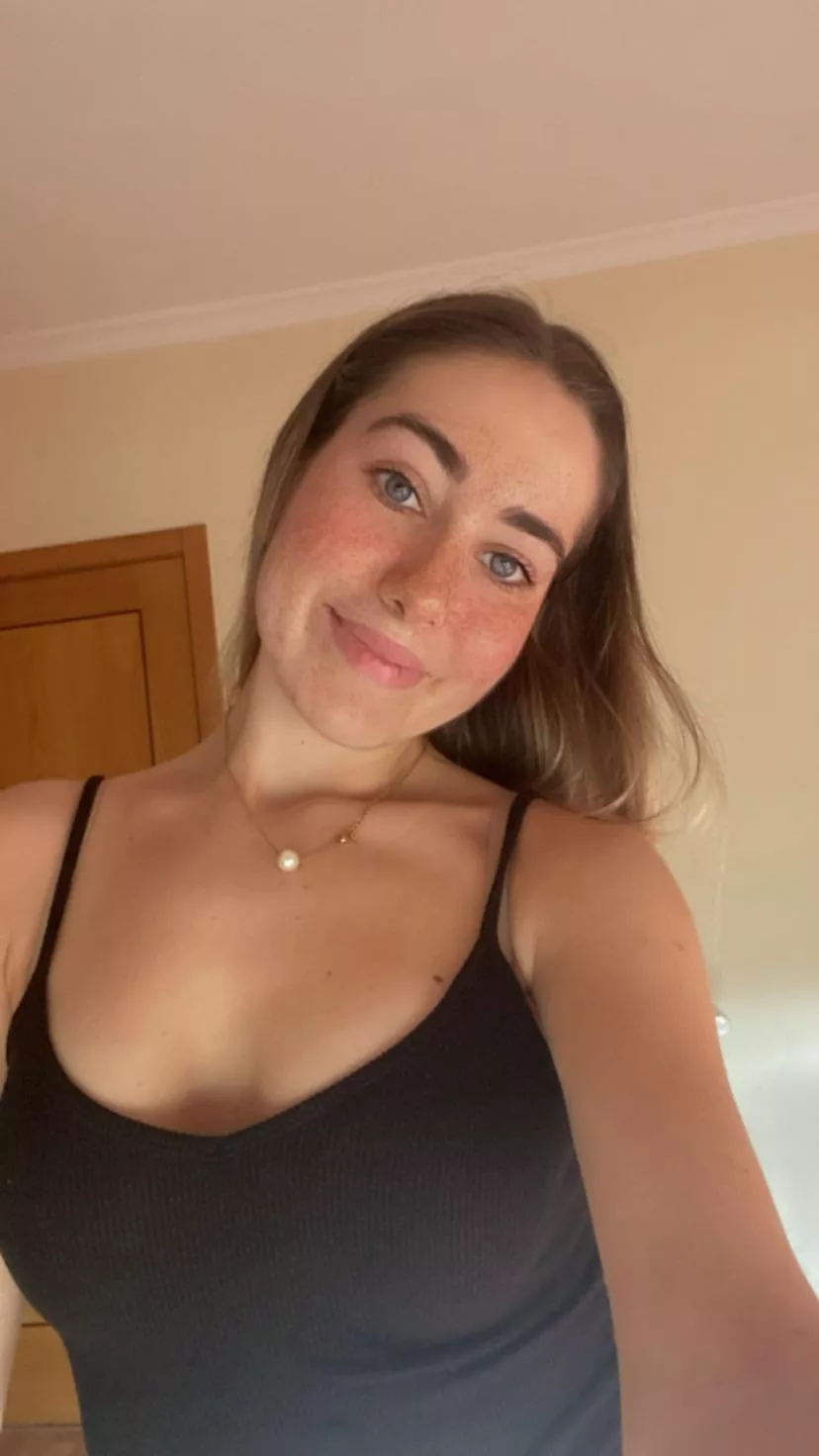 Looking sexy for you posted by scorpiobaby2