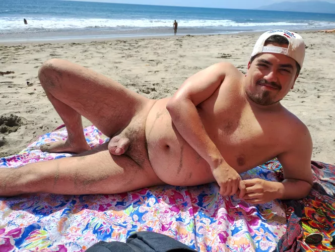M37 170lbs 170cm Have you ever been to a nude beach? by prudishcantelouope