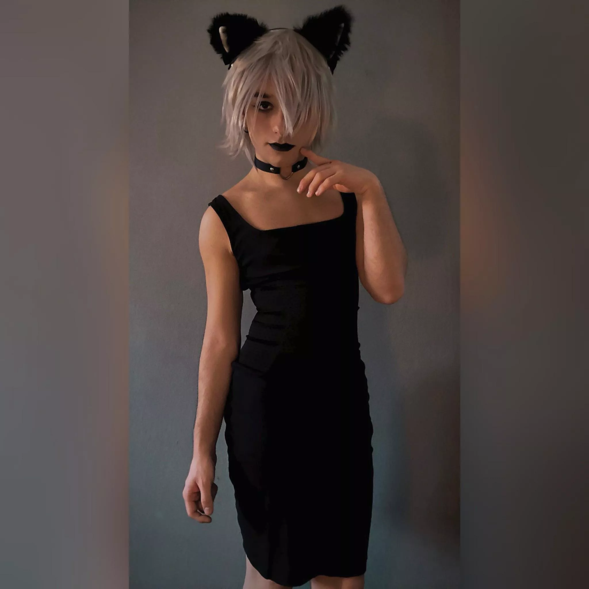 Meow 🐈‍⬛😜 posted by belleWhite-x