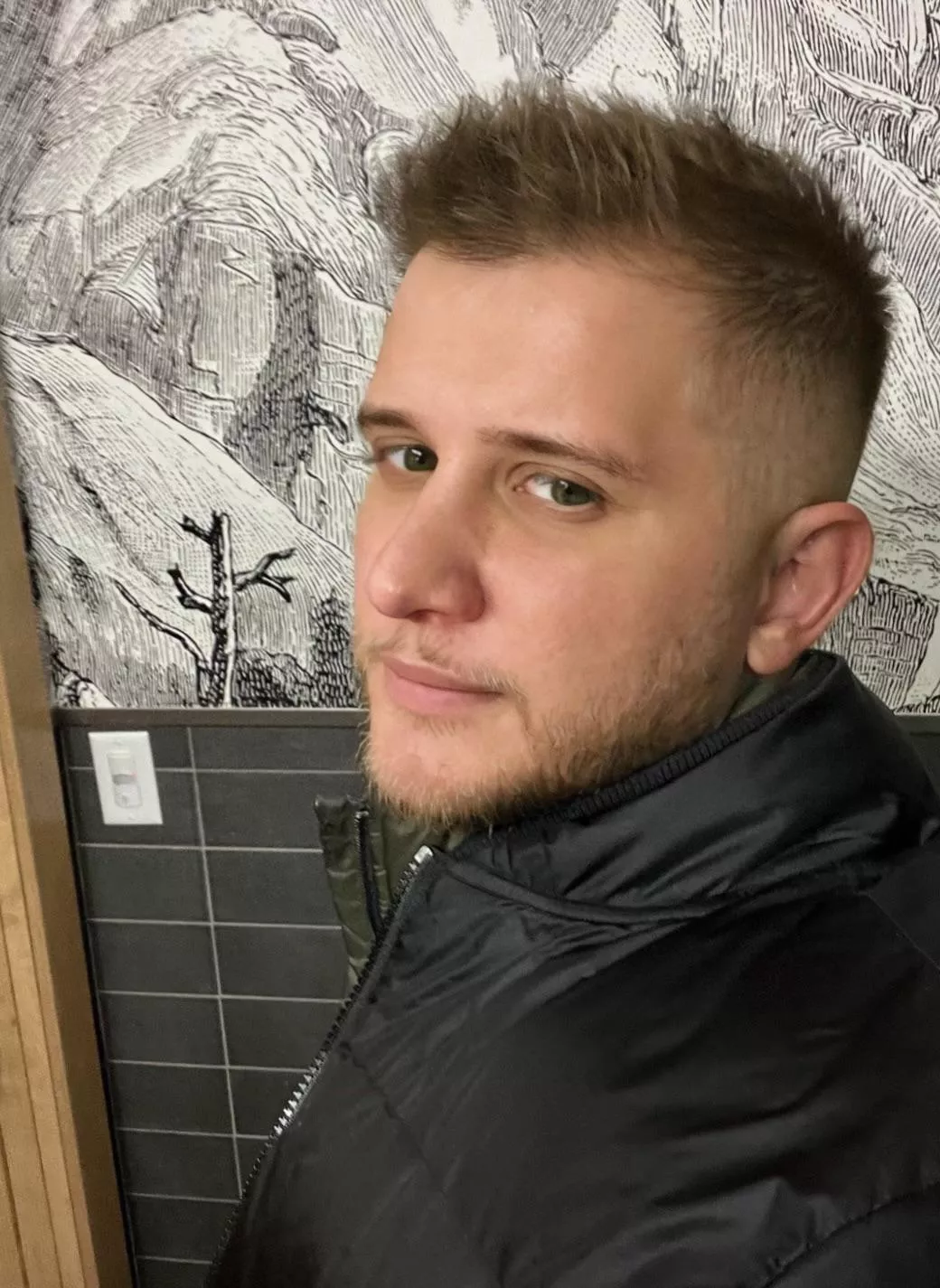 My Aussie skin can’t handle these American winters 🥶 posted by Holyhips