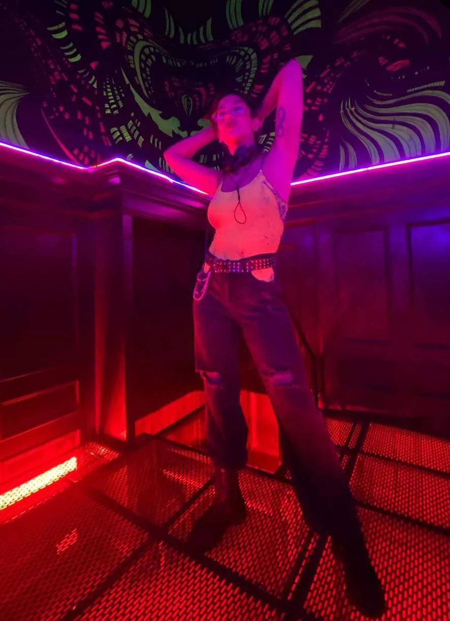 Positive vibes only; negativity is not invited. posted by gabby_stimulus