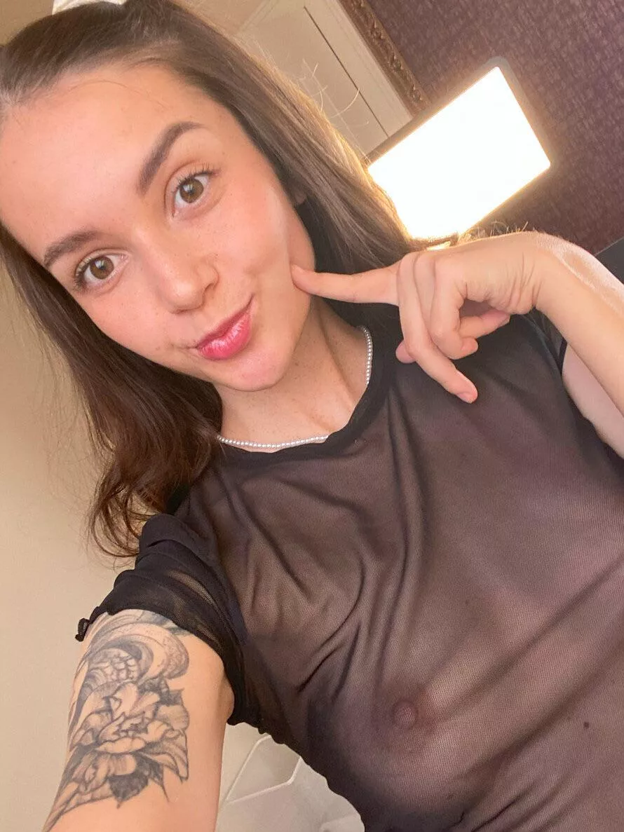 React and you'll be amazed ✨ posted by princesseva__