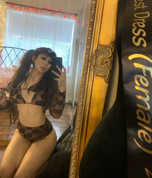 smol and waiting for u to come over for a game of chess by smolrug