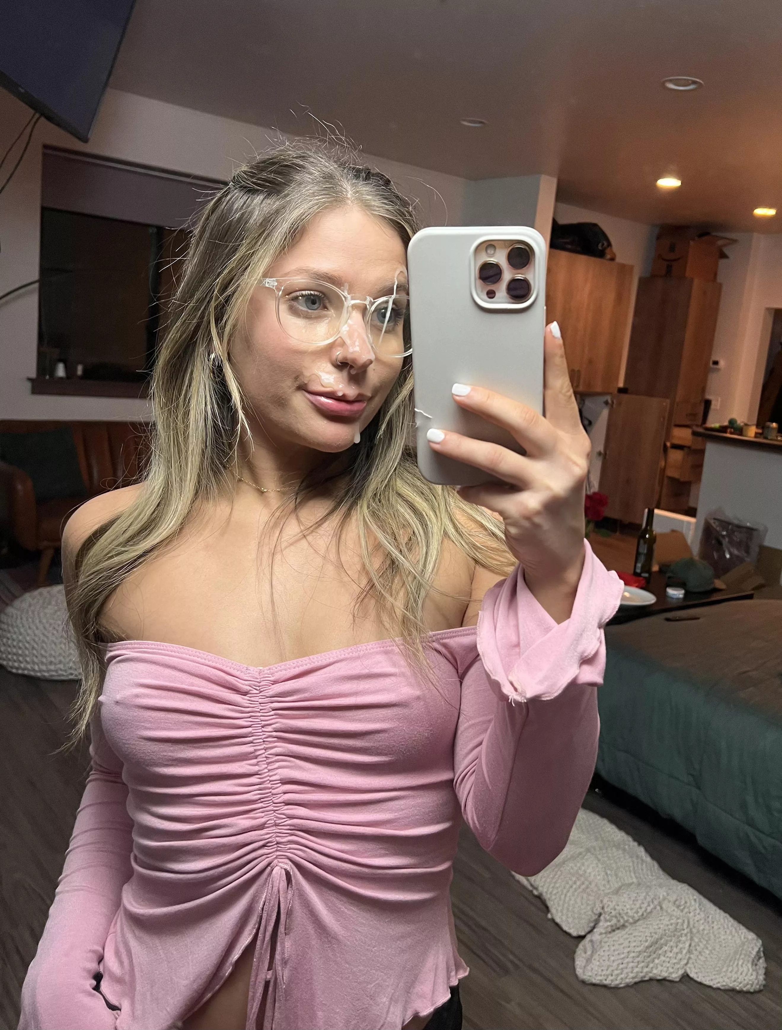 Start your day or end your night with giving me a facial? posted by jessnjamez