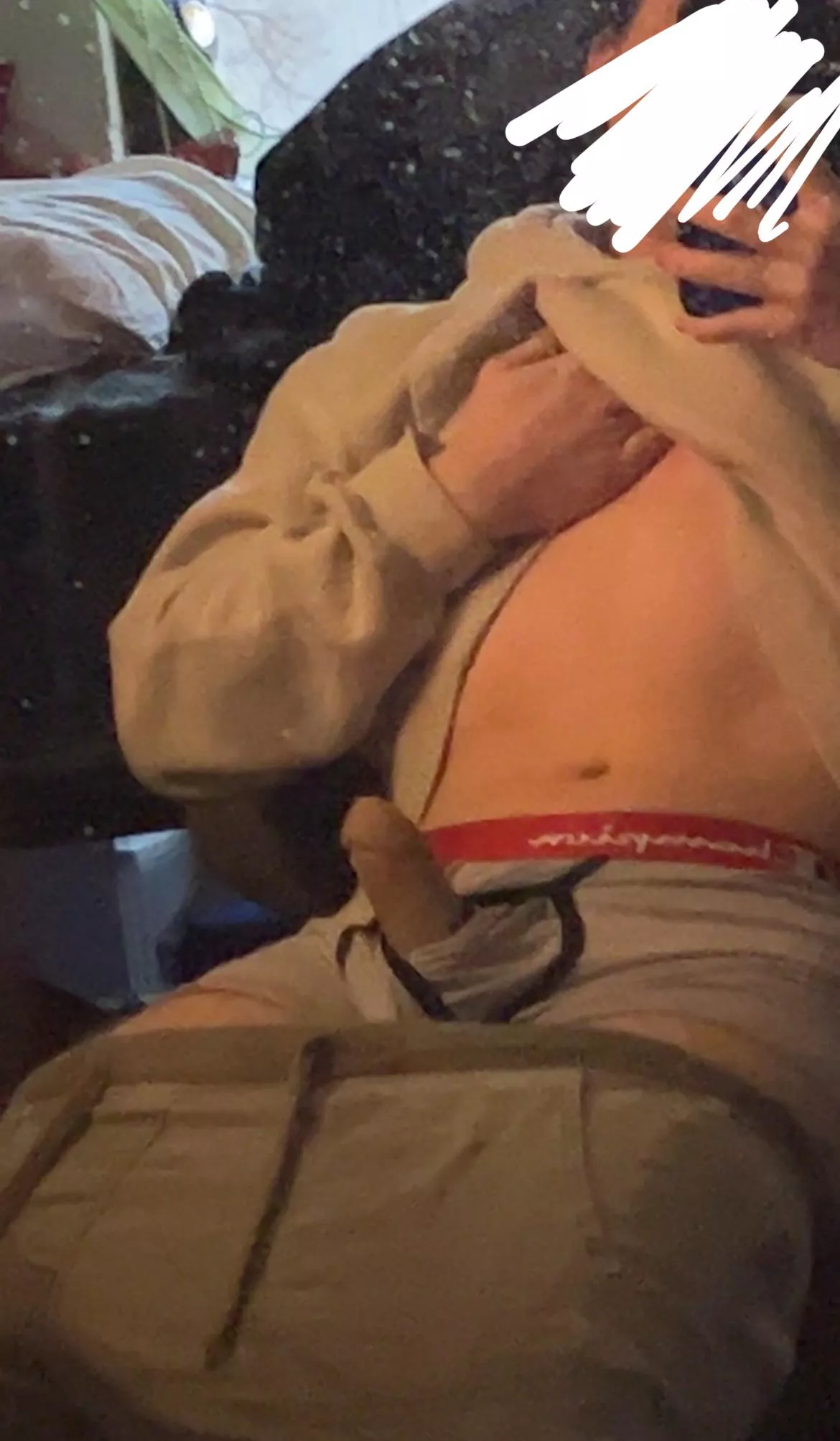 19 5’2 🤭 posted by glassdionysus