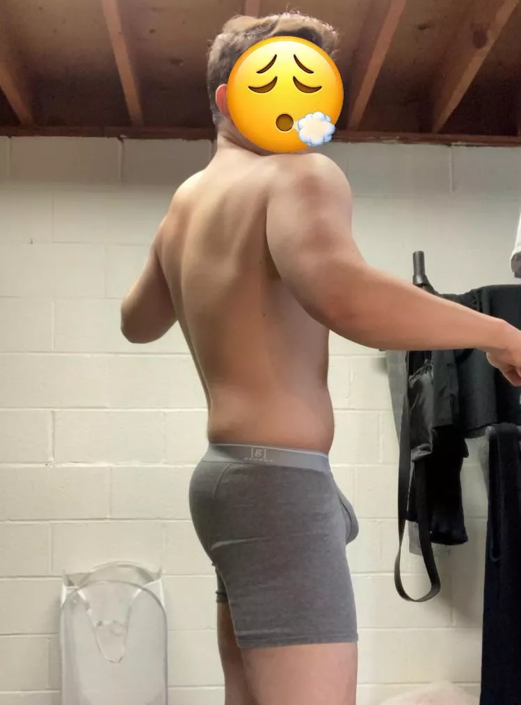 Always warm up before lifting 💪🏻 posted by MilkMyMagicStaff