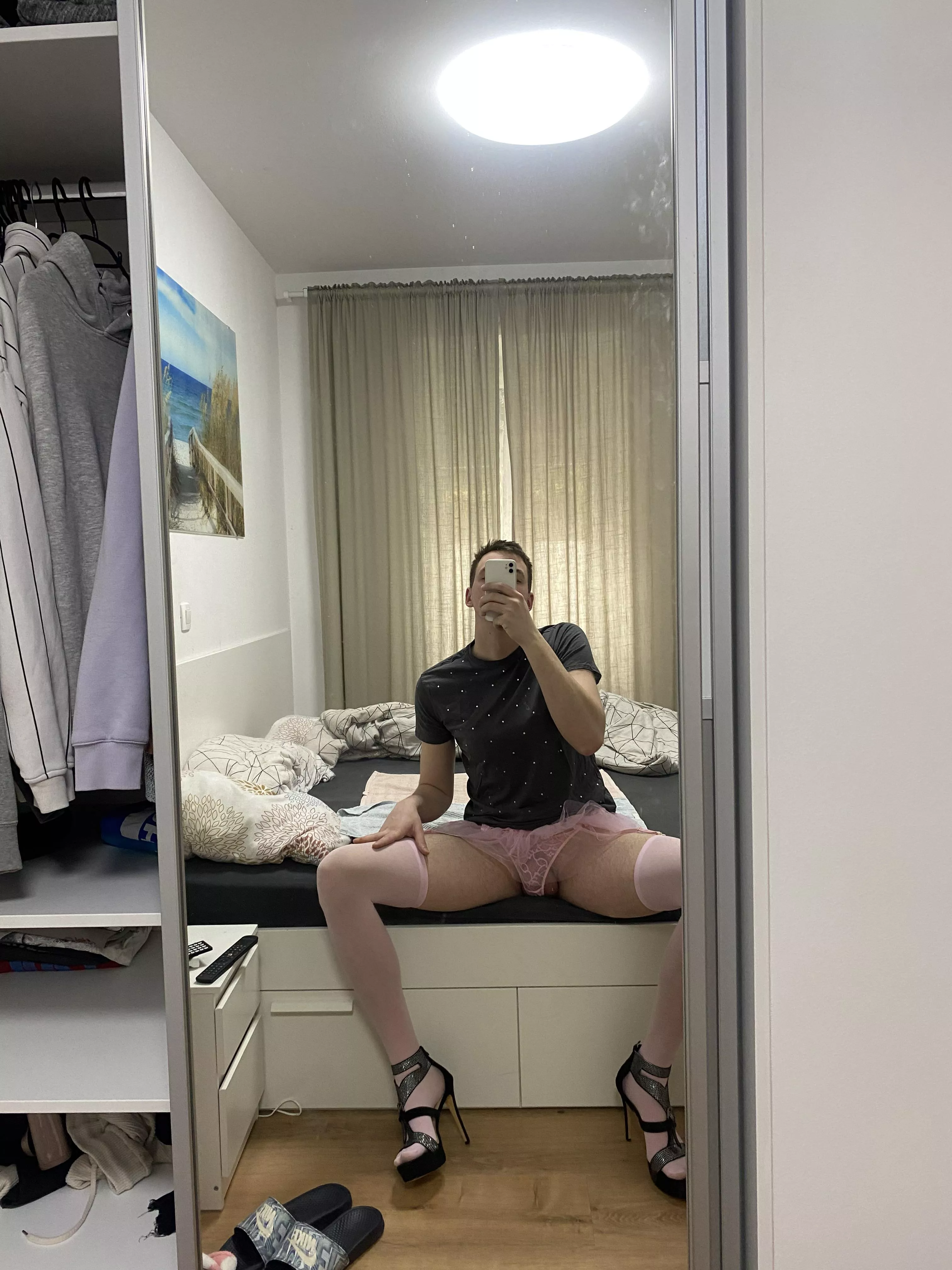 Get on your knees posted by BokiBole11