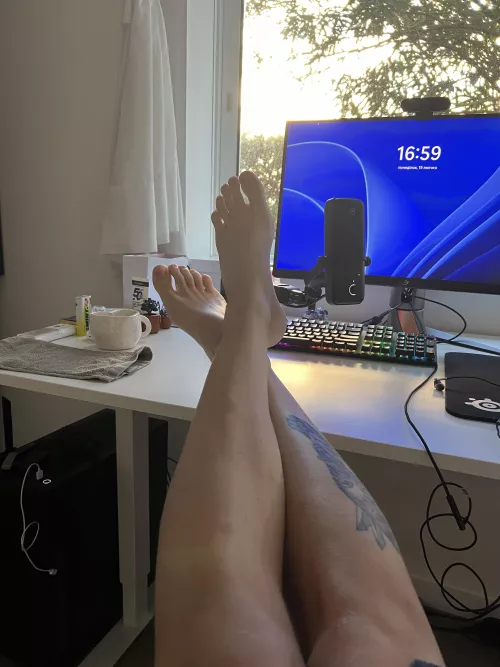 How’s your Monday going? Stop by for a quick kiss? 💋 by Fantastic_Priority