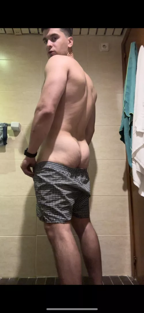 I don’t know if I have a nice ass by Isiwak