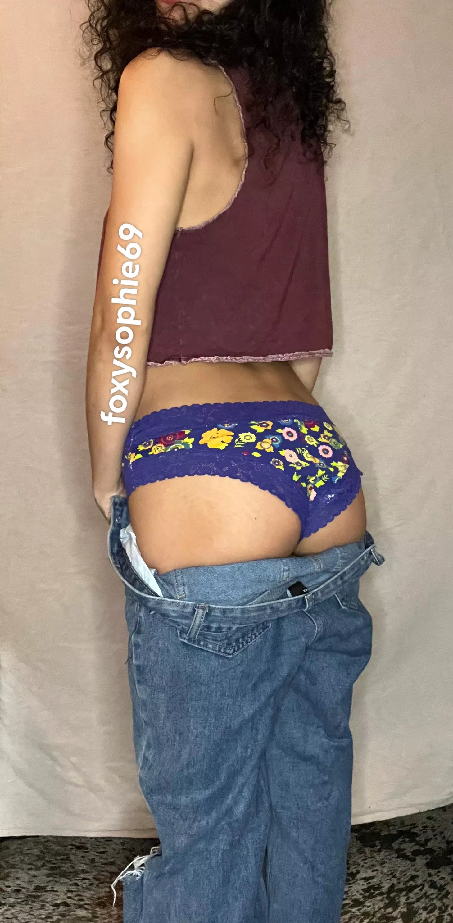 I like to undress and show you my cute little butt 🙃 posted by FoxySophie69