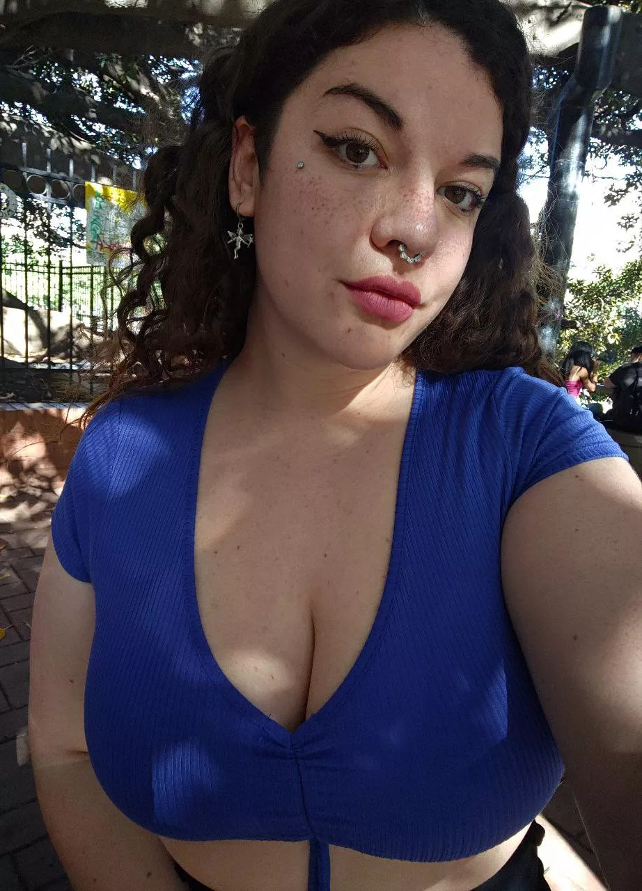 I love how the color of my blouse highlights my bust, my lips and my eyes 🩵 posted by Angelica__bomb