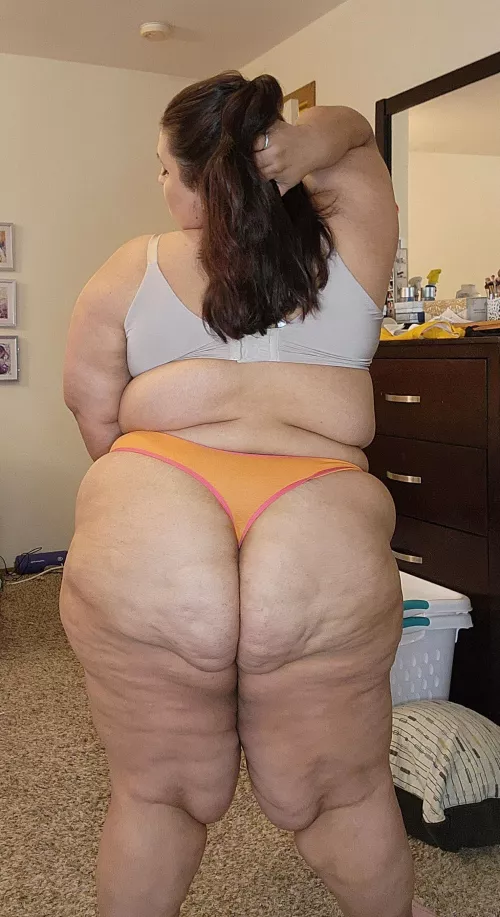 I need somebooty to love 🎶🥰 by risaroo27