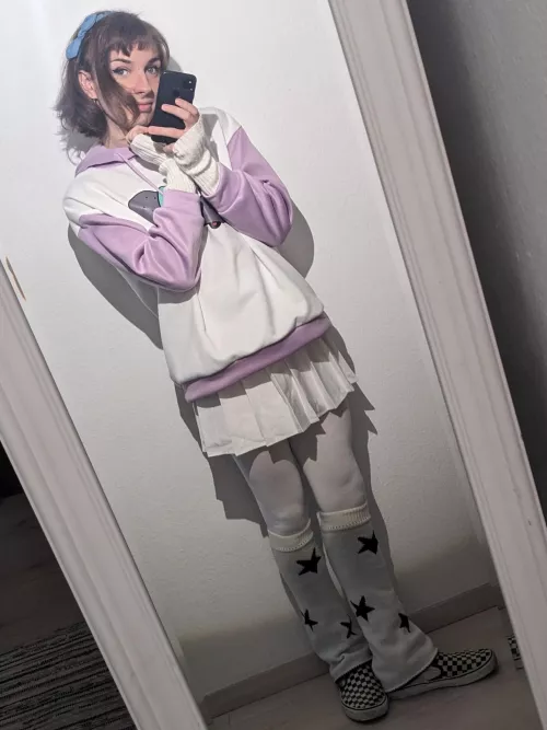 I was low energy and today was a lazy day for me ~ I hope you all had a better day <3 by Donut_Creamfilled