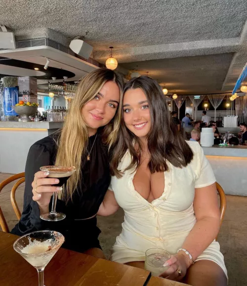 Left or right? by Davidfox1403