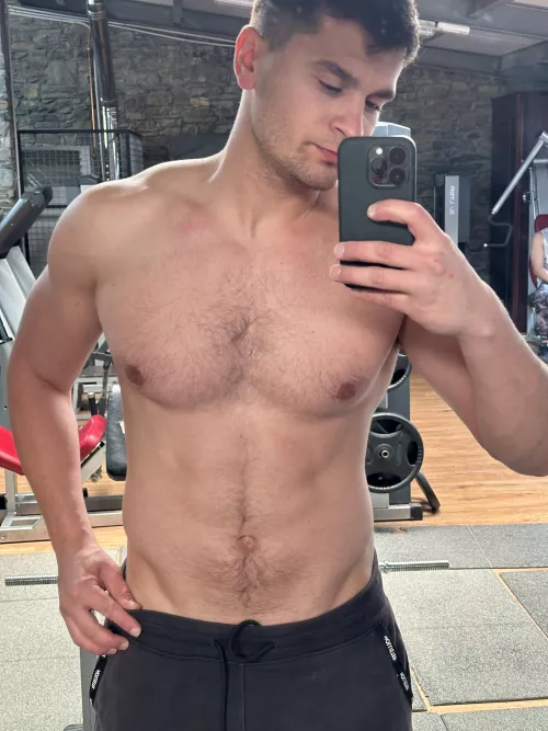 My fav moment of the day, cheking my V. Today is not cut 😂 by Isiwak