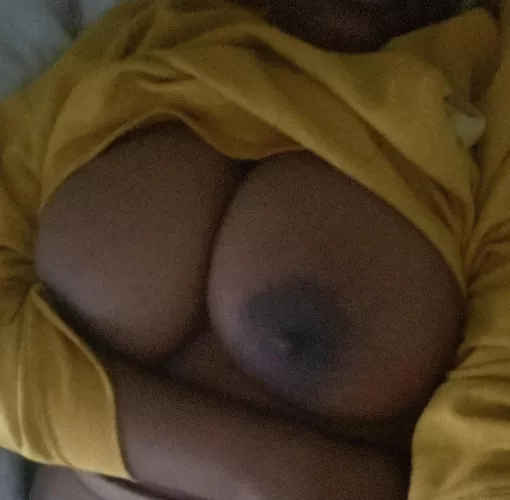 Peek a boo 🤭 by crushedvelvetpills