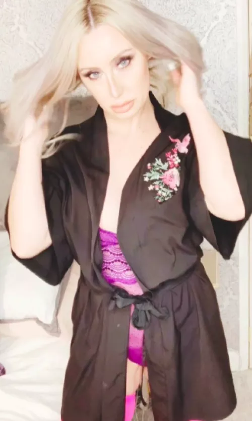 Ready to be sprayed down 😈 by cutexchloe