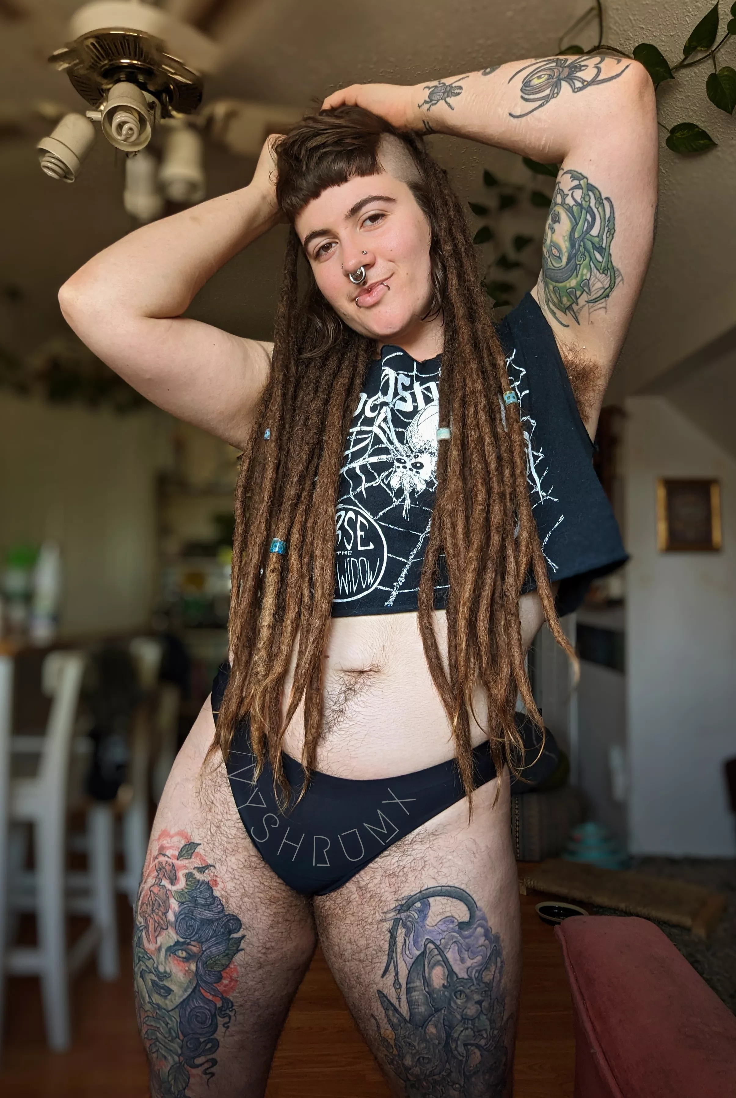 Sniff my fuzzy bits? posted by IvyShrumxxx