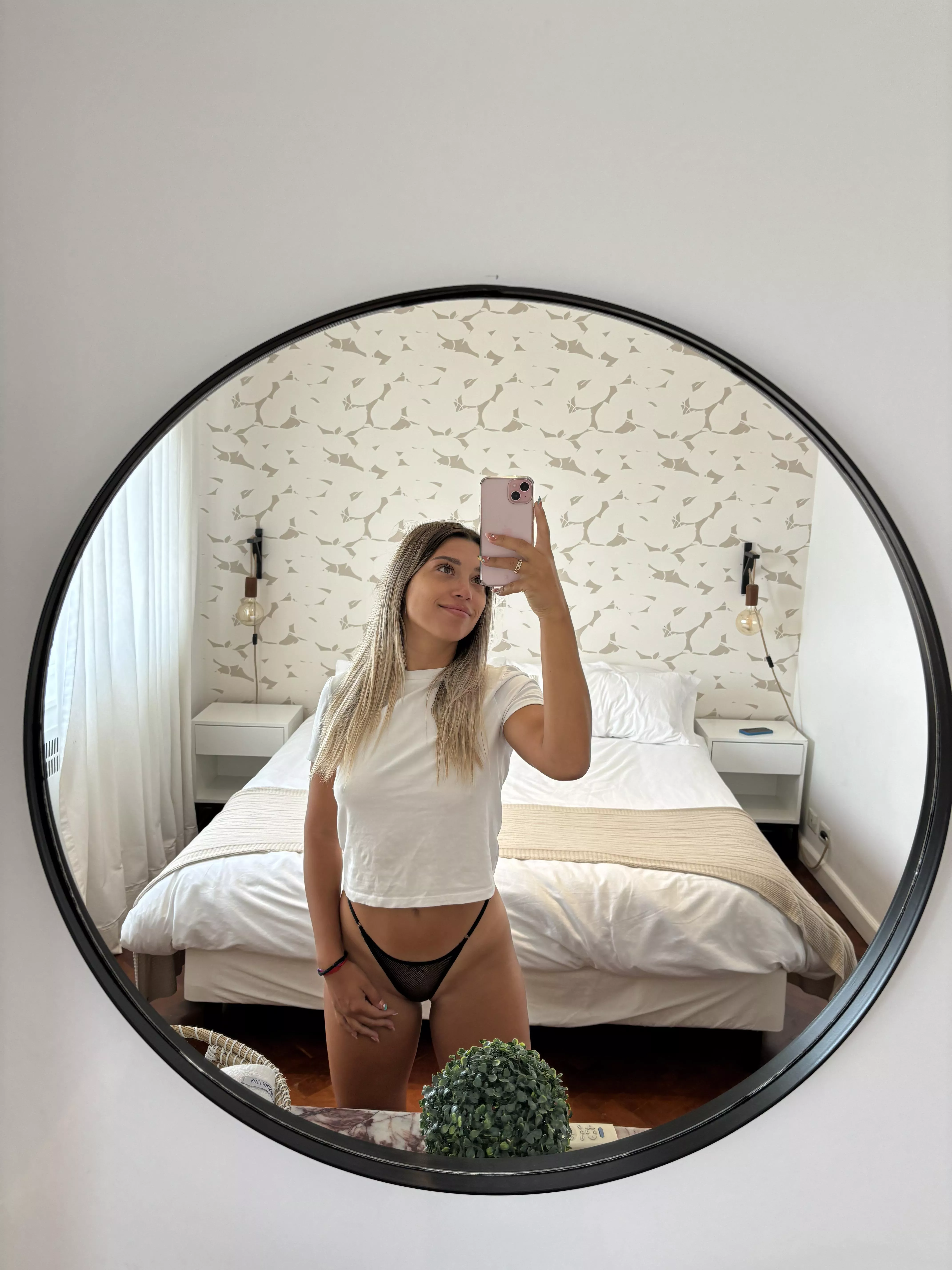 the kind of selfie I would send to you if we were friends posted by MildewyTaco