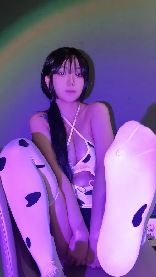 Too hot, need someone to help me get undressed... Leave an emoji if you would by Minimum-Fisherman142