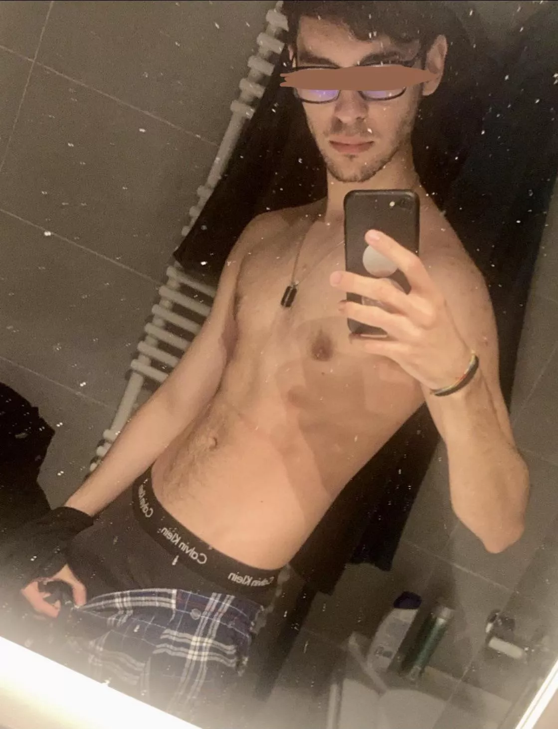 what do you think about skinny guys? 23m posted by RegeleMihaiIntai