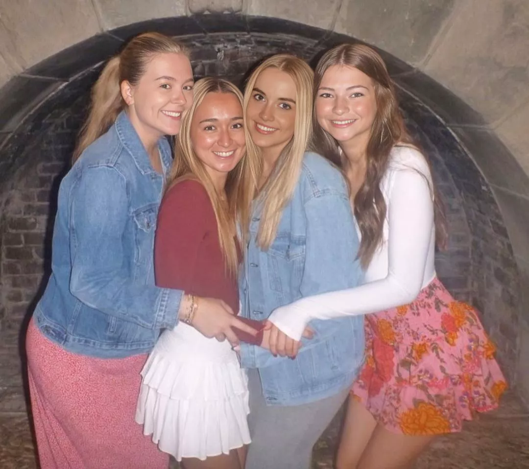 Who's giving you head? [4] posted by Creative_Frame_8990