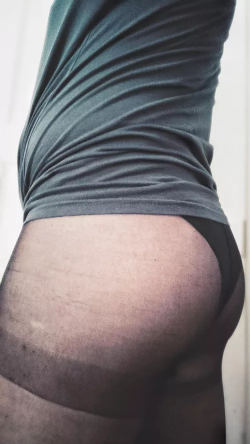 You mind if I wear pantyhose too? by wetBedRedemption