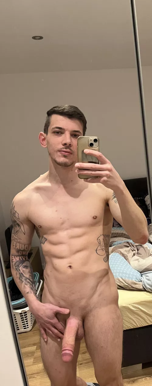 Your average toy by germanboi12