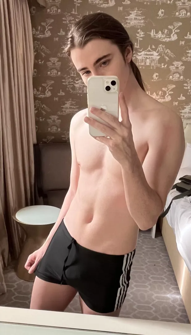 [18] how do you feel about sporty twinks? by Officialjaybeck